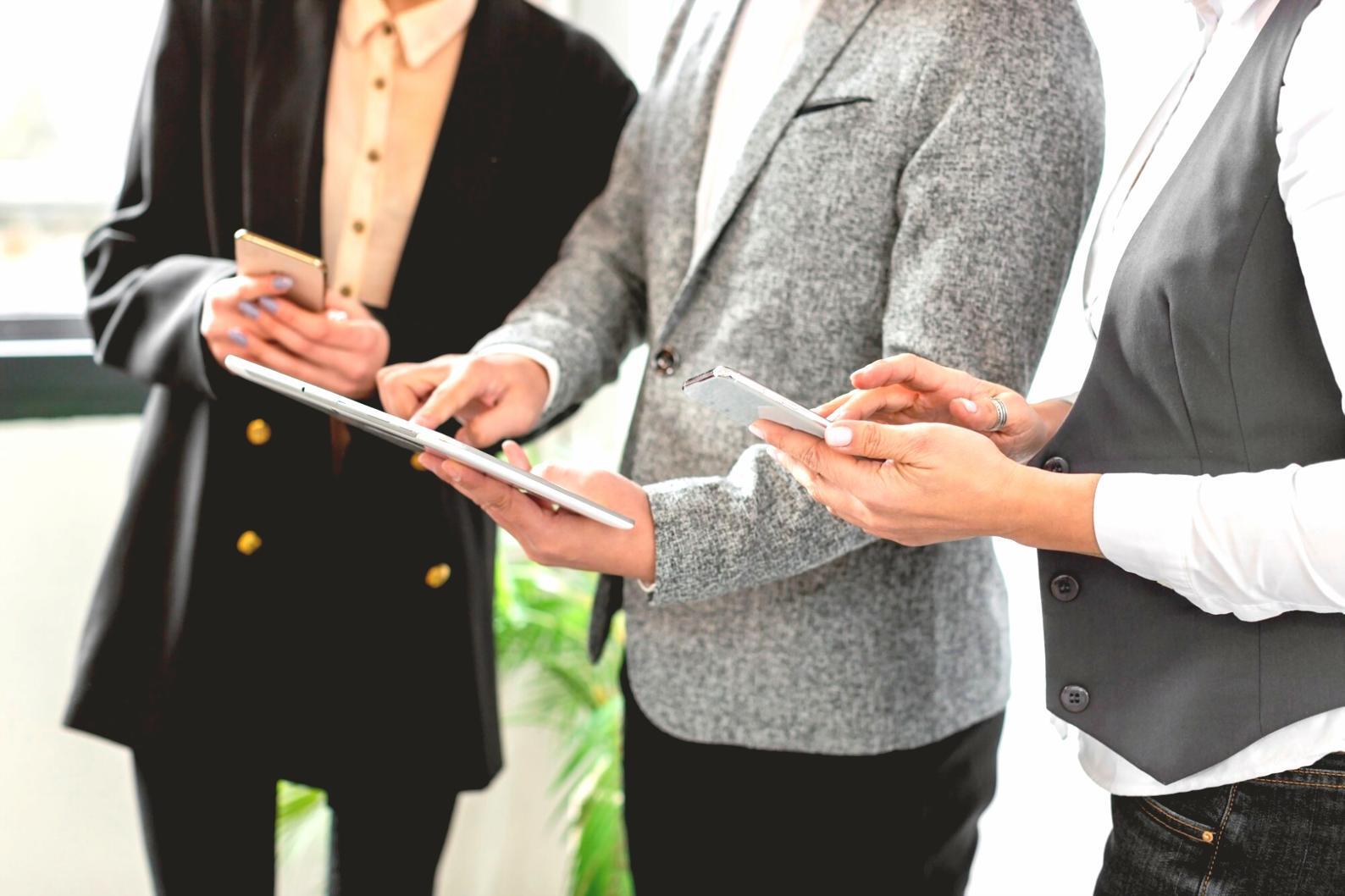Session de travail collaborative sur stratégie financière d'entreprise